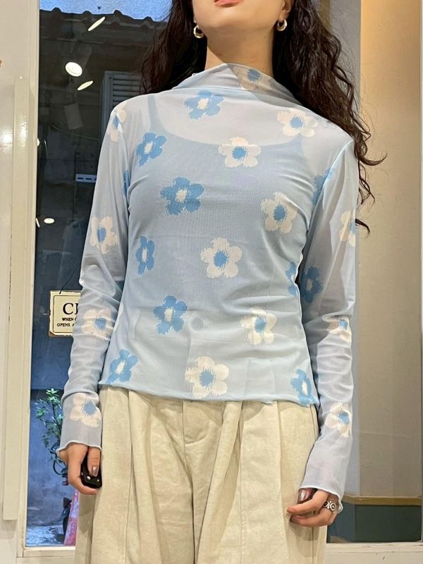 滿版撞色花朵透膚木耳捲邊上衣 