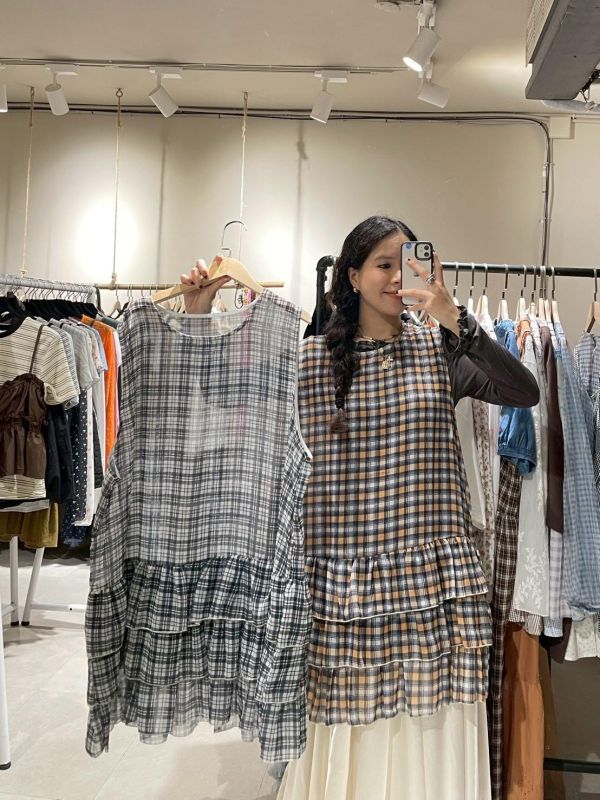 撞色格紋寬鬆透膚蛋糕下擺背心罩衫洋裝 