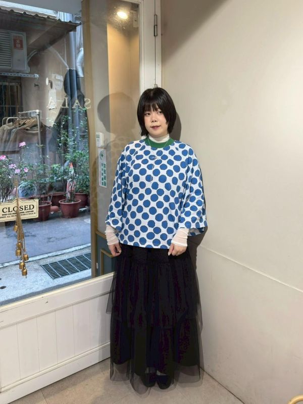 藍色大圓點撞色領九分袖上衣 