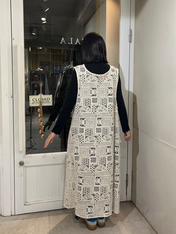 蕾絲刺繡側綁帶長版罩衫 