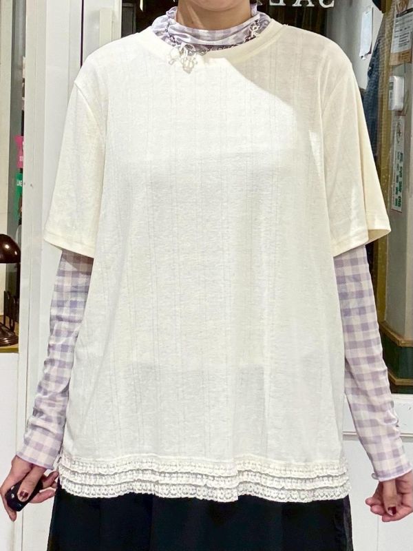 涼感親膚壓紋下擺蕾絲拼接短袖上衣 