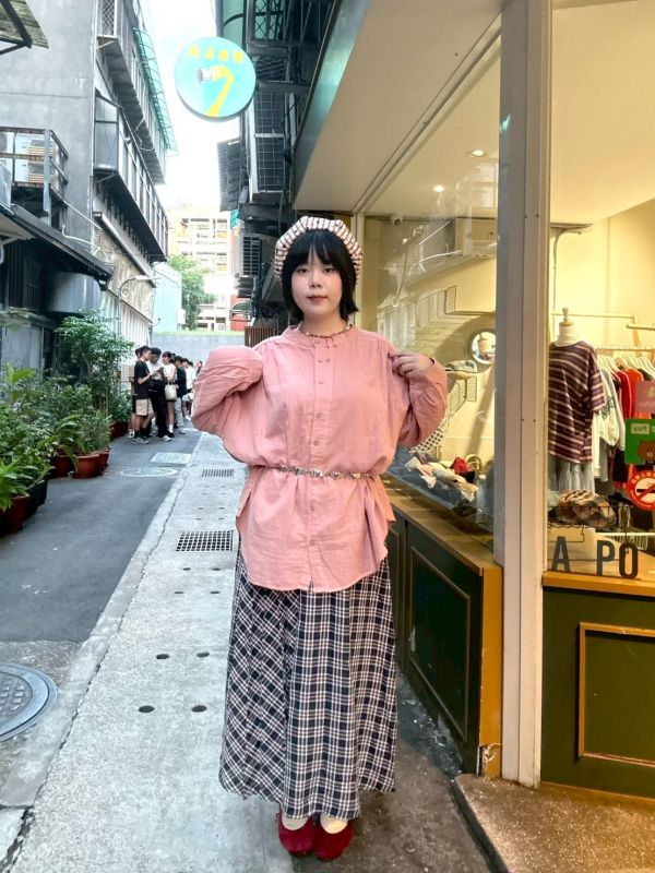 簡約雙木釦棉麻圓領襯衫 