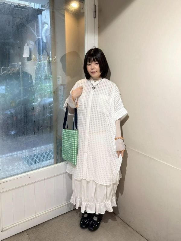 暗格泡泡布微透膚圓弧開衩下擺襯衫 
