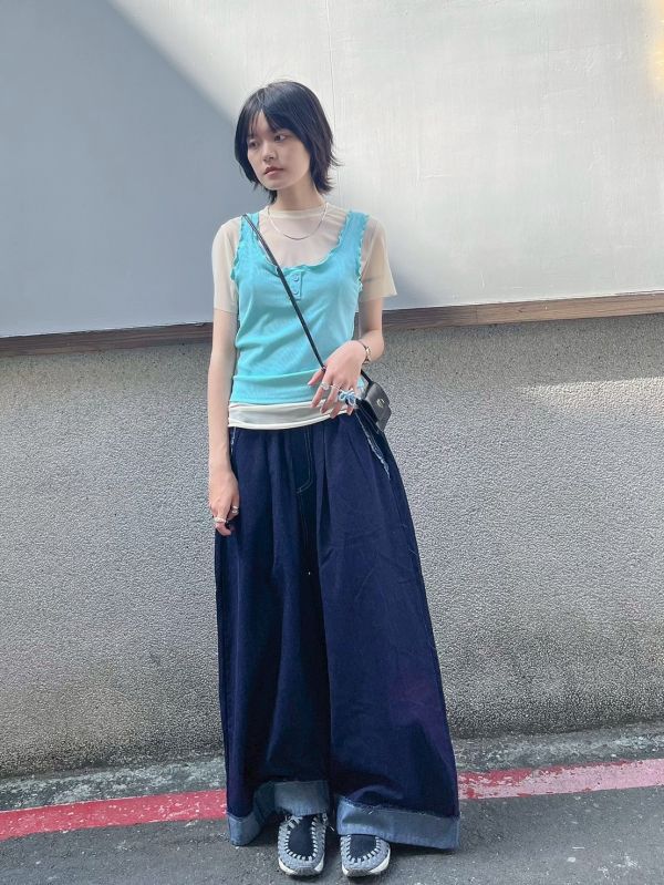 反折褲管雙口袋抽虛鬆緊腰牛仔長褲 