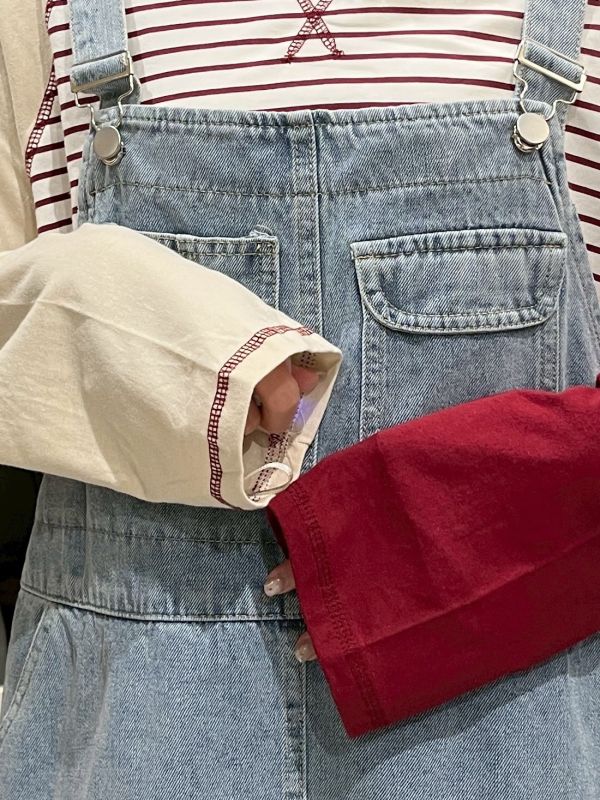 反車線側開衩圓弧下擺撞色拼接袖條紋上衣 