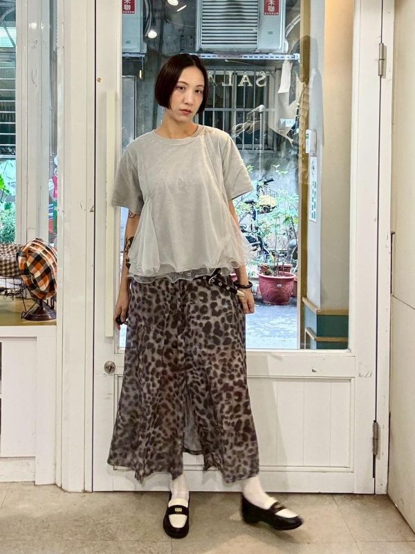 微透短內襯開叉豹紋裙 