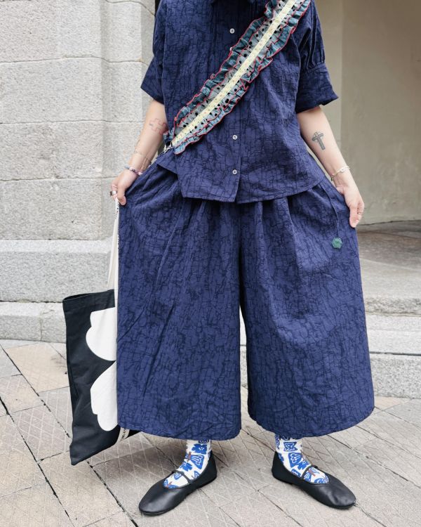 立體織紋靛藍色上衣 / 寬褲 