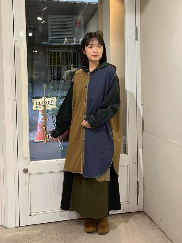 工裝撞色拼接兩側口袋側開衩前短後長連帽大衣 