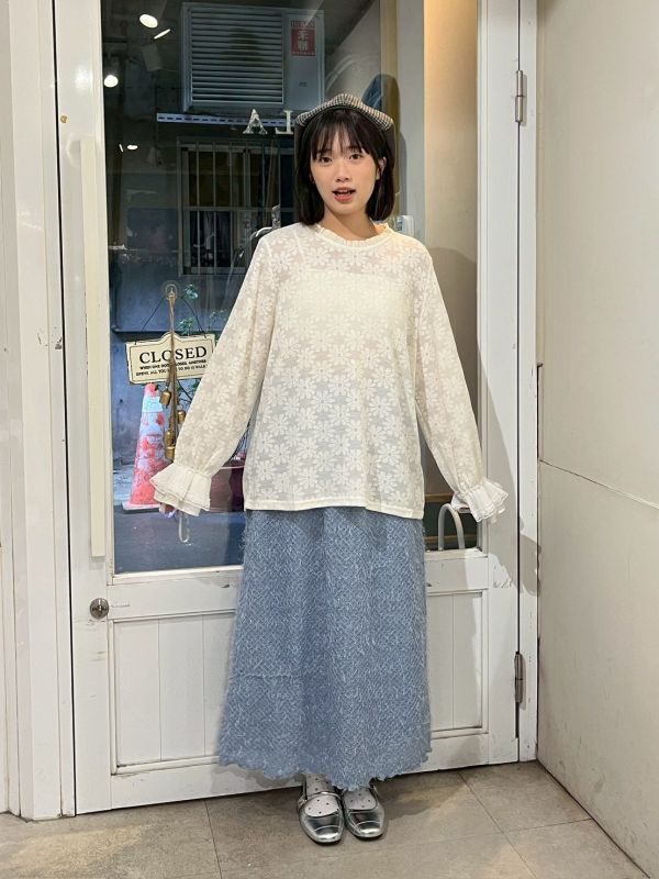 滿版立體花朵蕾絲雙層喇叭袖上衣 