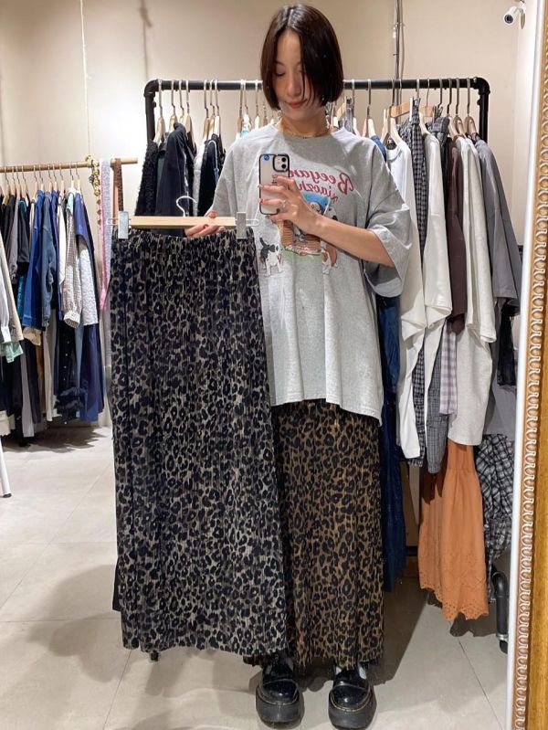 彈性直紋皺皺布後開叉豹紋裙 