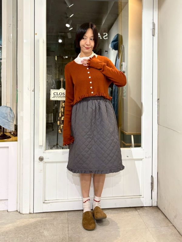 木耳邊拼接排扣親膚針織短版外套 