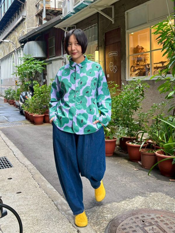 包布釦滿版花襯衫 
