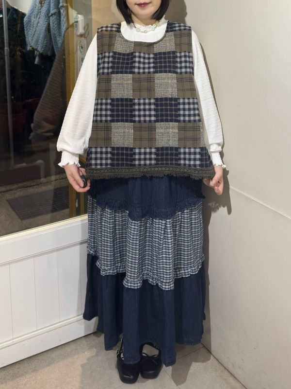 格紋拼接下擺刺繡抽鬚背心 