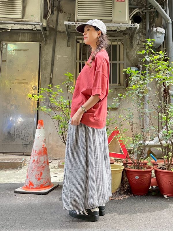 素色飛鼠袖落肩圓領前短後長寬鬆Tee 