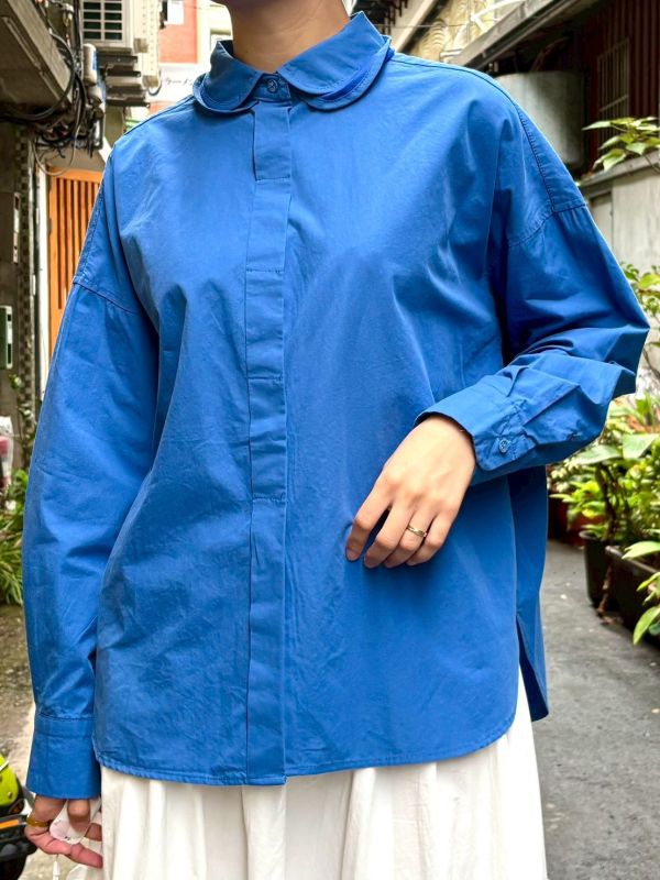 雙層圓翻領隱藏排釦素色襯衫 