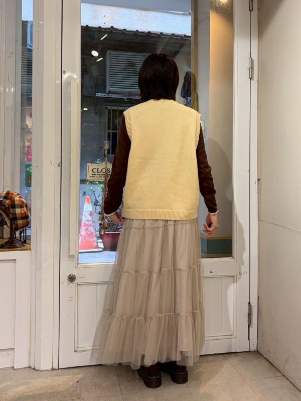 針織彩色扣波紋造型背心 