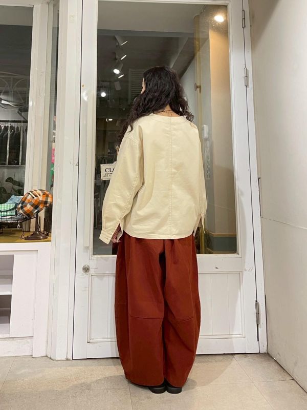 黃車線多口袋刺繡小布標v領微落肩外套 