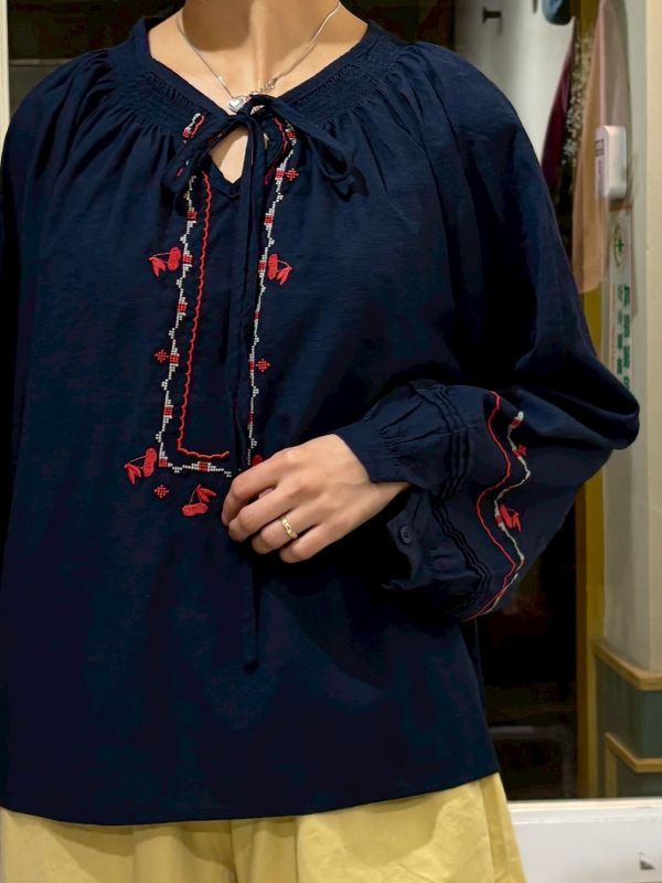 波希米亞刺繡綁帶長袖上衣 