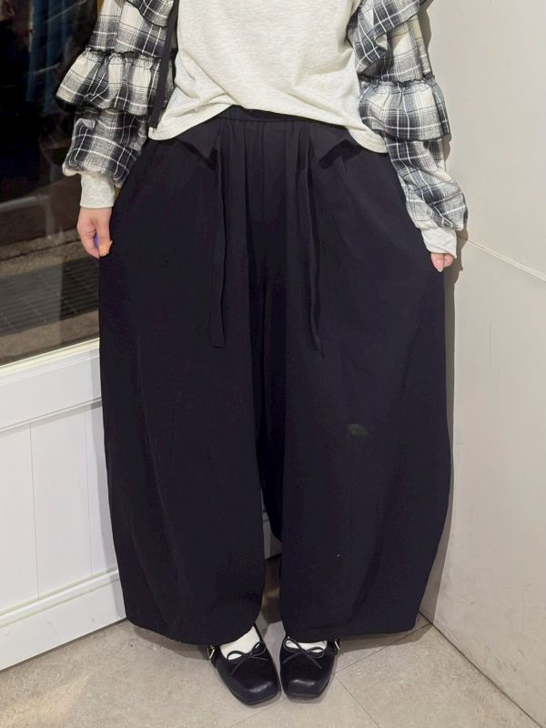 大褲管抽繩鬆緊腰綁帶設計長褲 