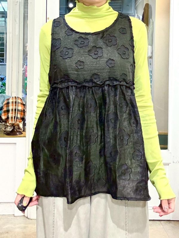 微金屬光澤滿版花抓皺拼接背心 