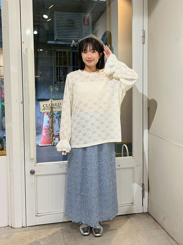 滿版立體花朵蕾絲雙層喇叭袖上衣 