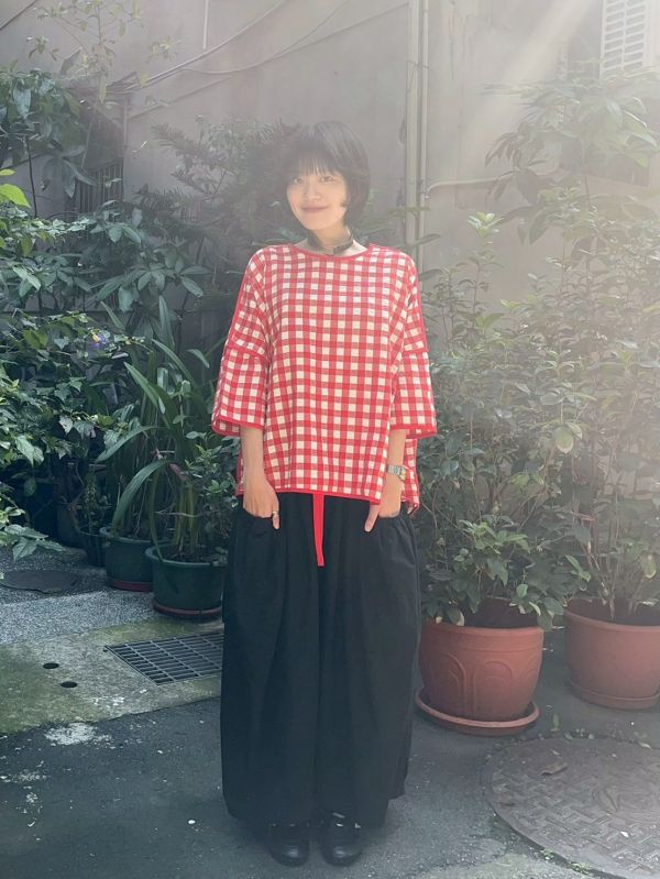 格紋泡泡布立體包邊布標上衣 