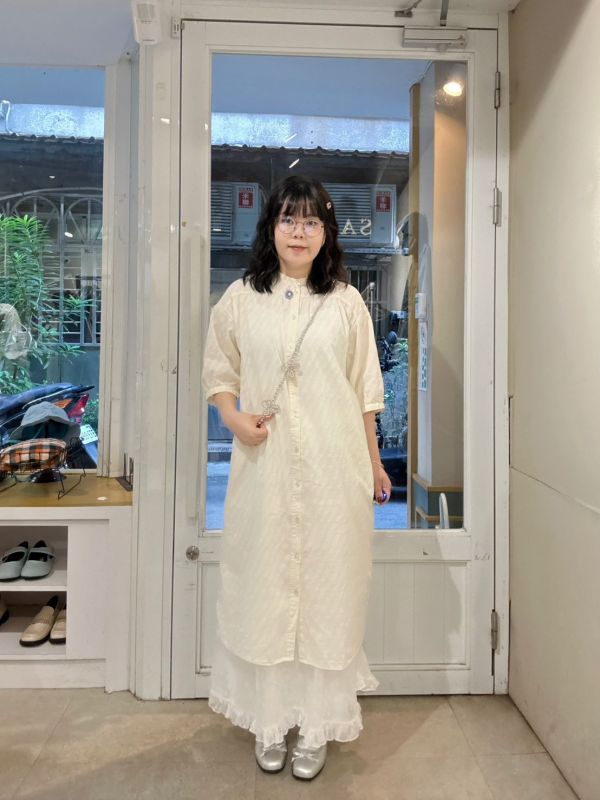 排扣米色波浪紋刺繡長洋 