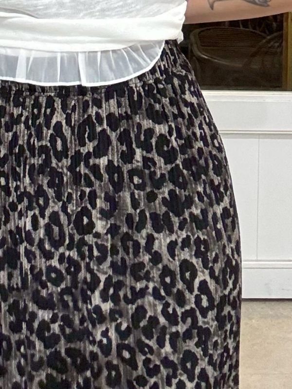 彈性直紋皺皺布後開叉豹紋裙 