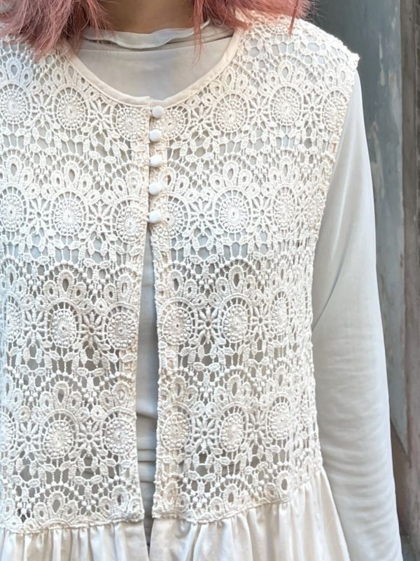 布扣緹花刺繡鏤空背心長罩衫 