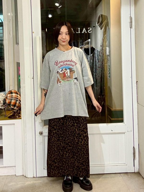 復古海報風格ㄧ籃小狗狗tee 