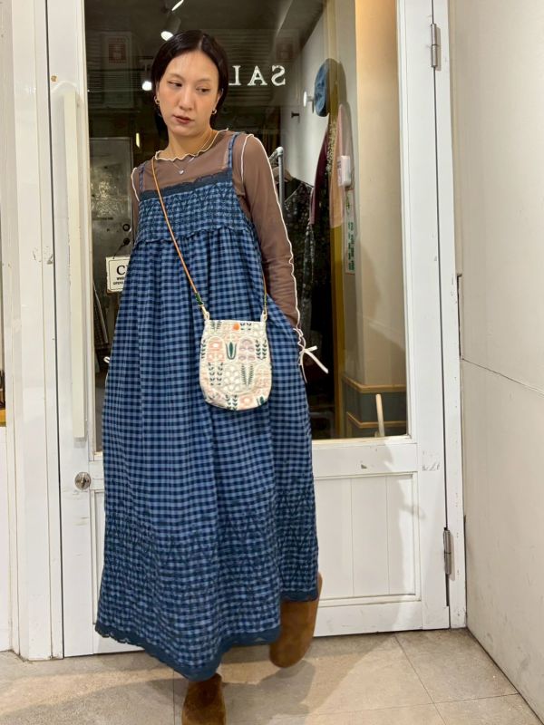 格子胸蕾絲拼接刺繡下擺刺繡吊帶洋裝 