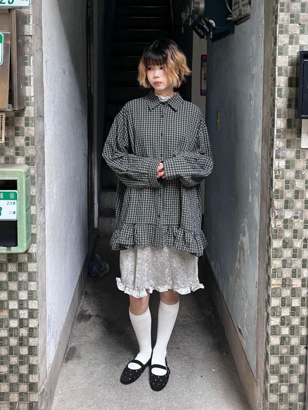 格紋泡泡布下擺花邊長袖襯衫 