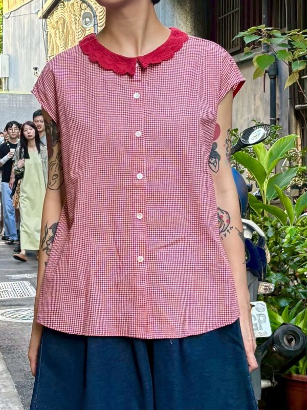 蕾絲小翻領細格子落肩排扣上衣 