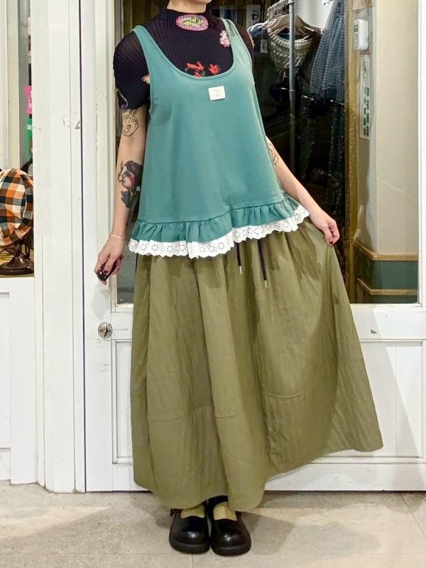 正面小布標棉質下擺拼接背心 