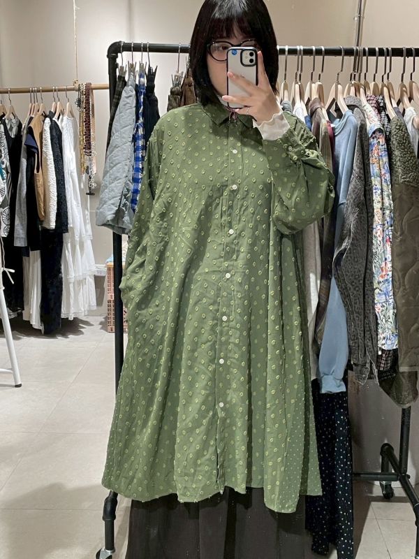 草綠色圓點立體刺繡長袖洋裝 