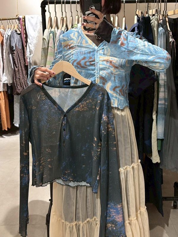 雲彩圖騰短版微透膚罩衫小外套 