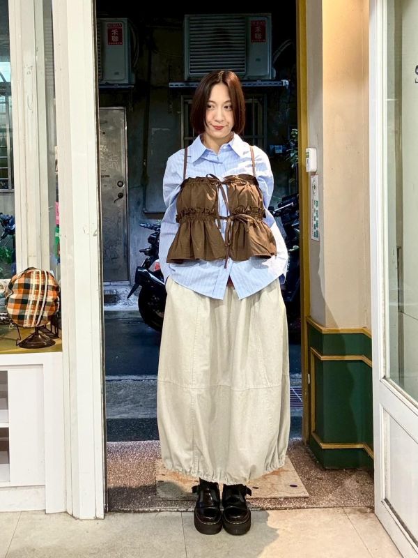 下擺抽繩花苞裙 