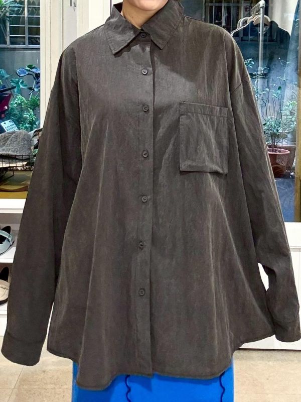 深灰落肩寬版素色襯衫 