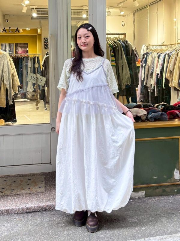 花邊斜切透紗吊帶背心 