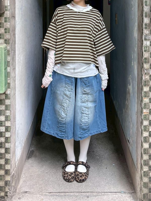 短版橫條紋短袖上衣 