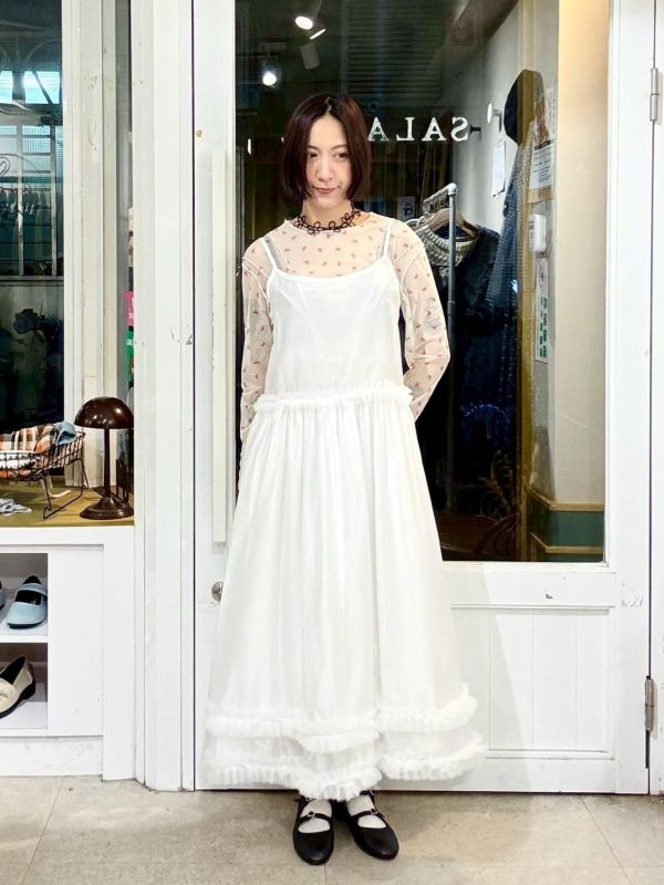 白色光澤感吊帶背心紗裙洋裝 