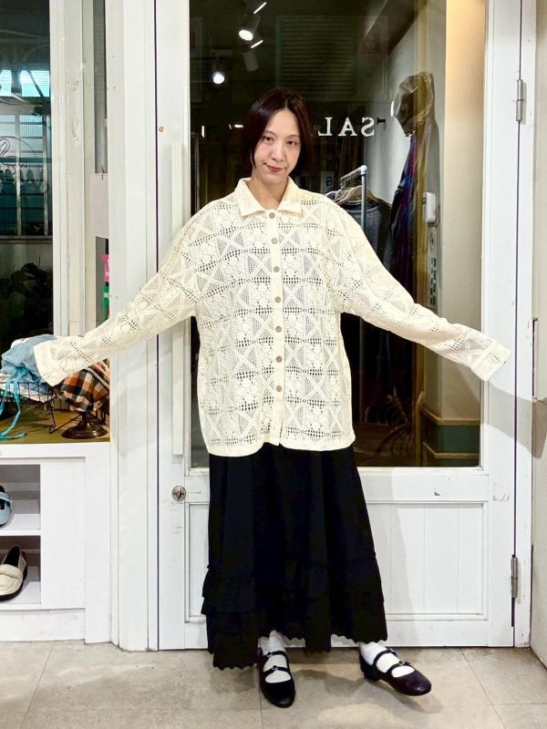 米白針織鏤空刺繡親膚襯衫 
