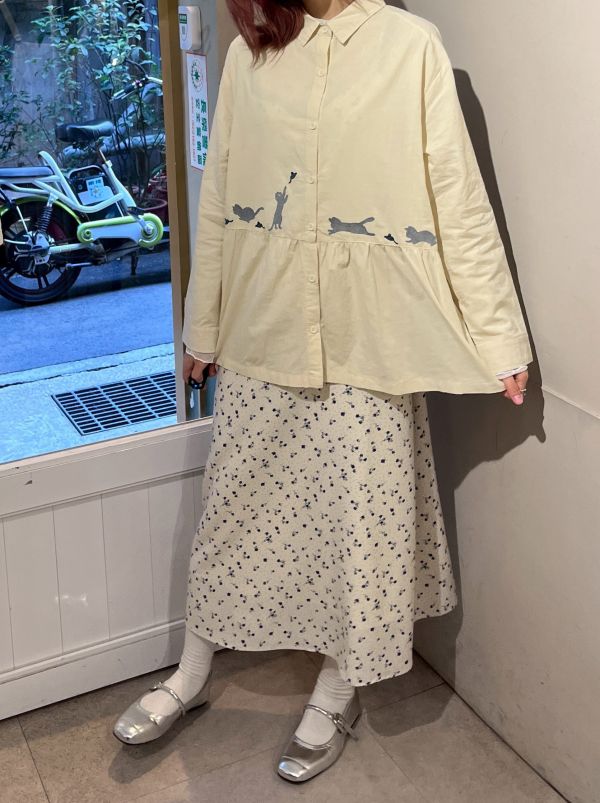 黃色貓咪刺繡下傘擺襯衫 