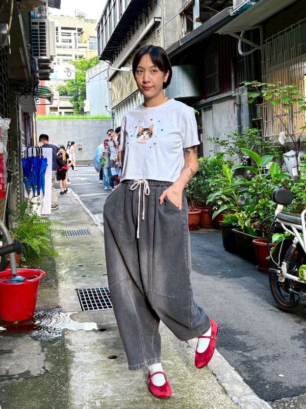 鬆緊腰抽繩彎刀牛仔褲 