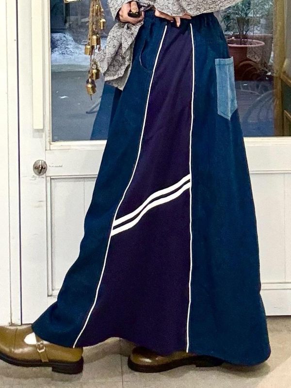 伸縮腰異材質牛仔拼接運動風格寬版A字裙 