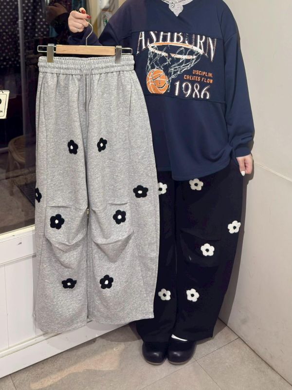 毛絨小花刺繡打褶棉褲 