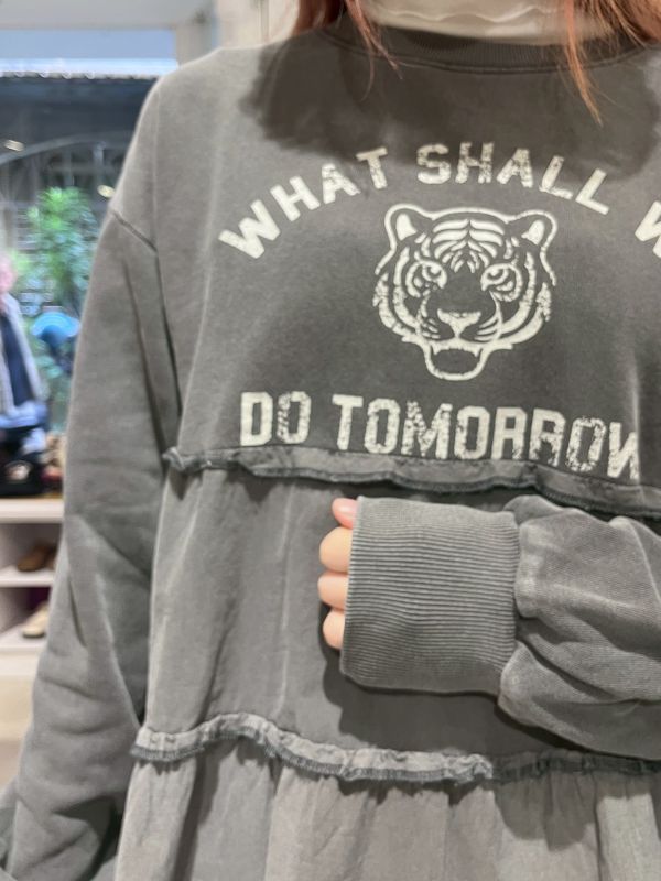 老虎印花荷葉下擺長袖上衣 