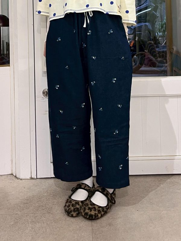 刺繡花花牛仔錐形長褲 