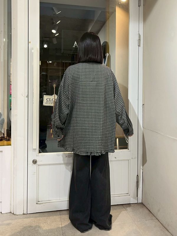 細格紋荷葉邊下擺胸前兩側口袋長袖襯衫 