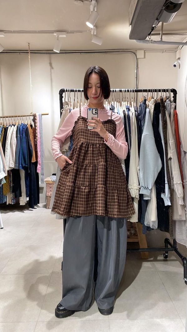 細格紋木耳滾邊領蛋糕吊帶背心 